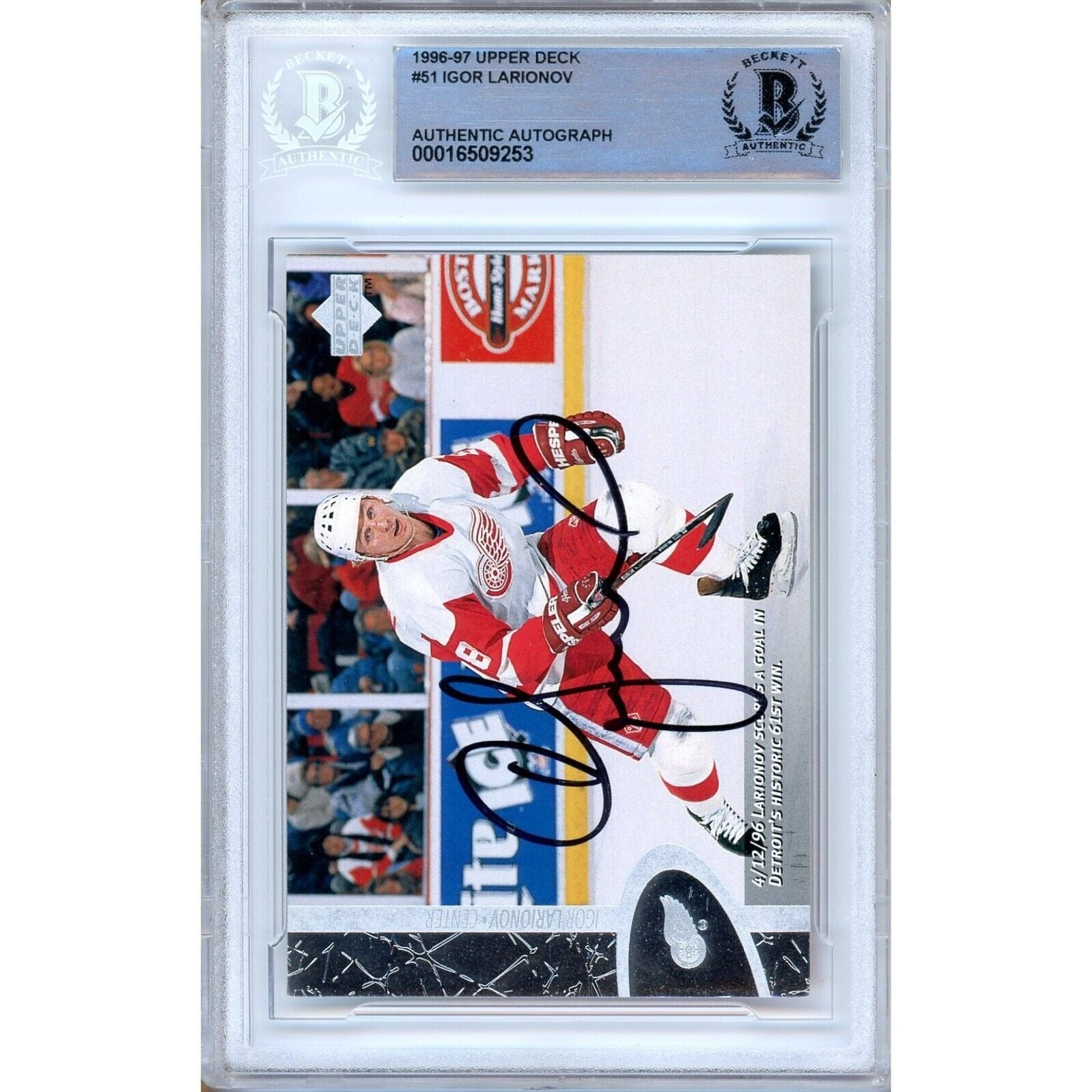 Igor Larionov Detroit Red Wings signed trading card – signature close-up – Beckett COA