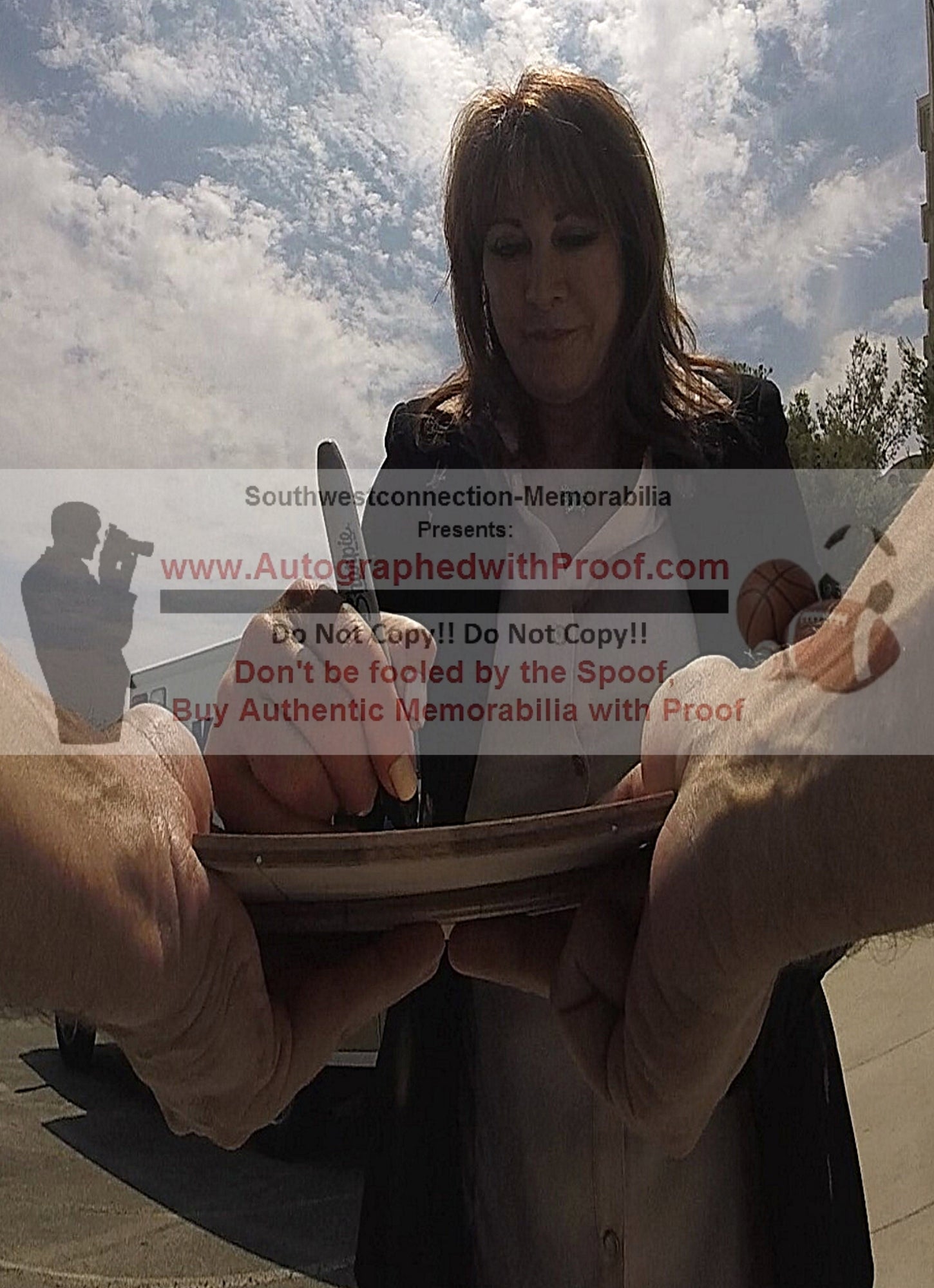 Nancy Lieberman Phoenix Mercury signed basketball – signature close-up – Beckett COA