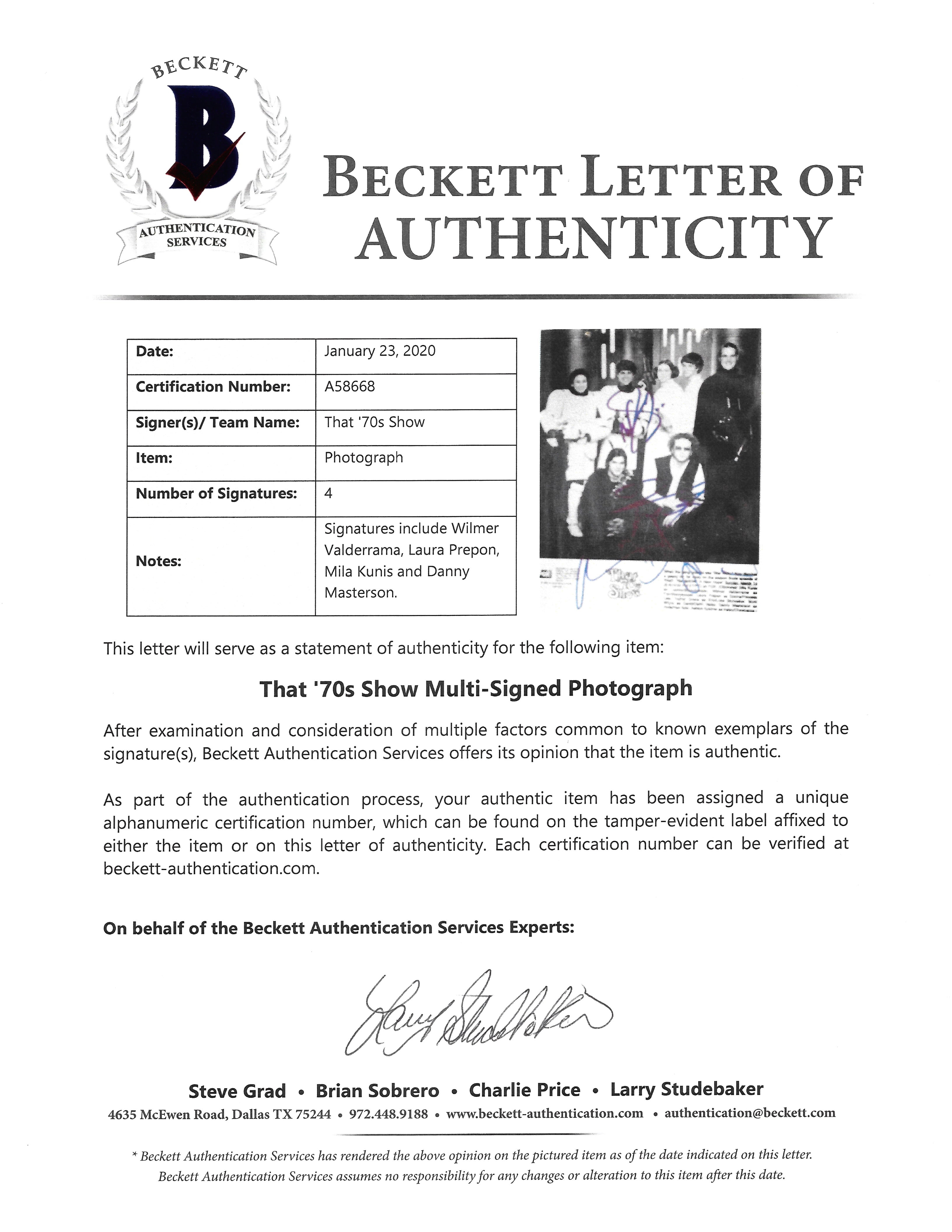 That Show Cast Autographed Photo Signed Beckett BAS