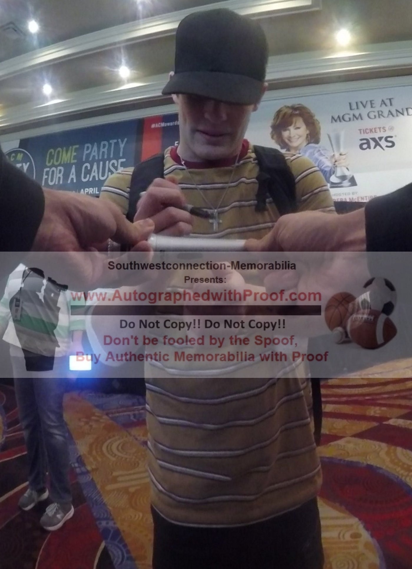 Tucker Beathard Signed Microphone Country Photo Beckett BAS