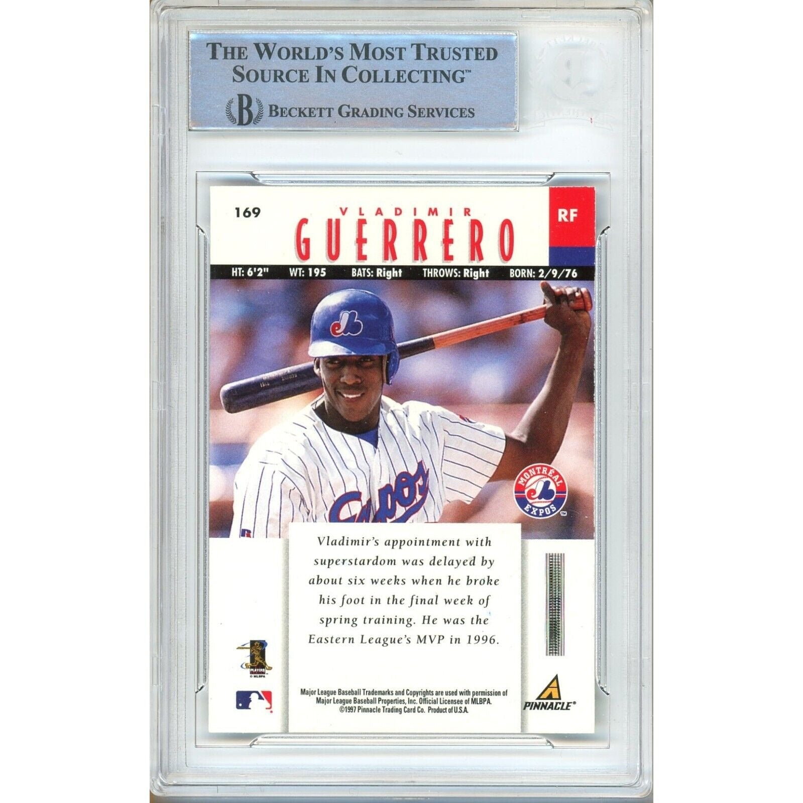 Vladimir Guerrero Montreal Expos signed trading card – signature close-up – Beckett COA