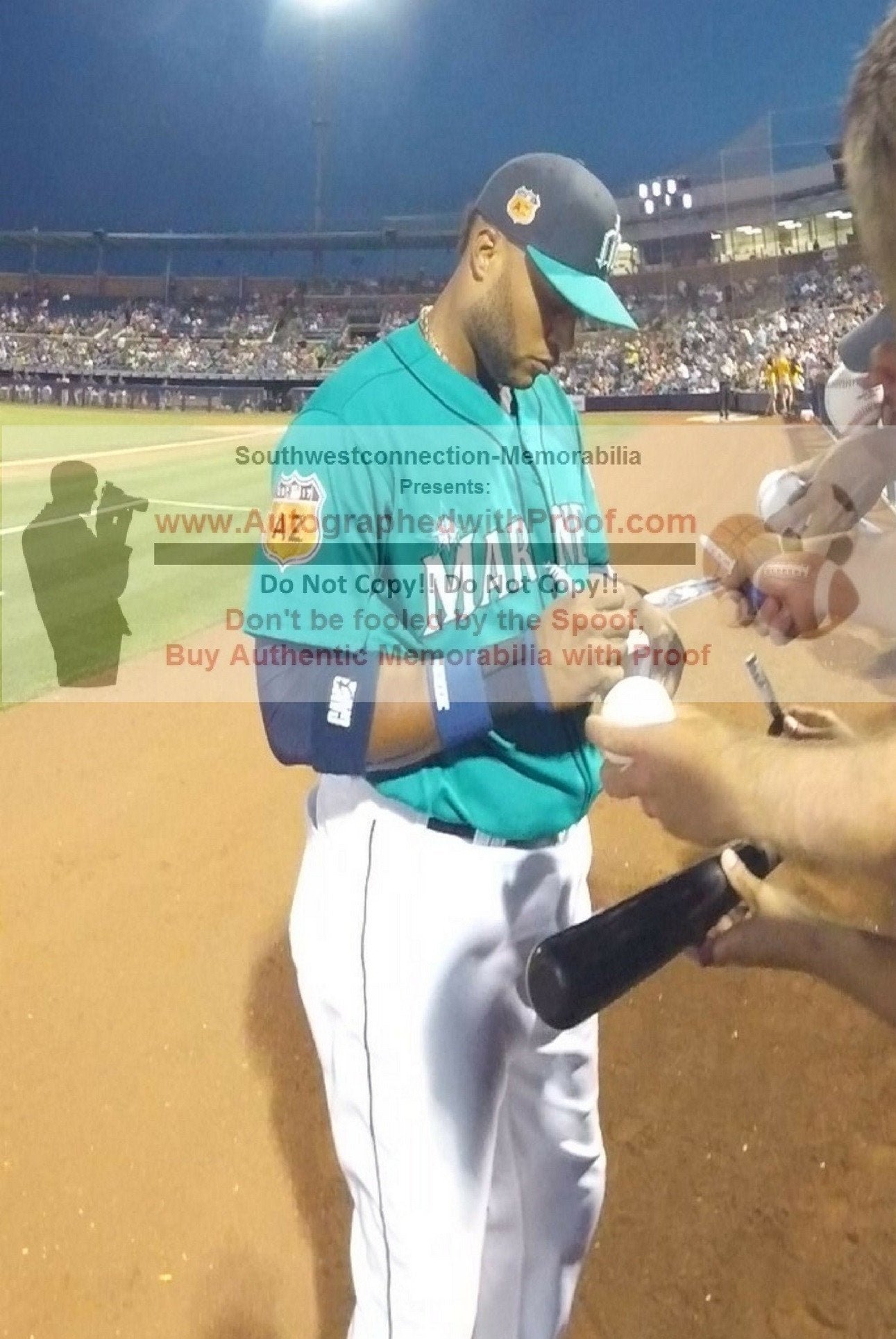 Robinson Cano signed baseball – signature close-up – Beckett COA