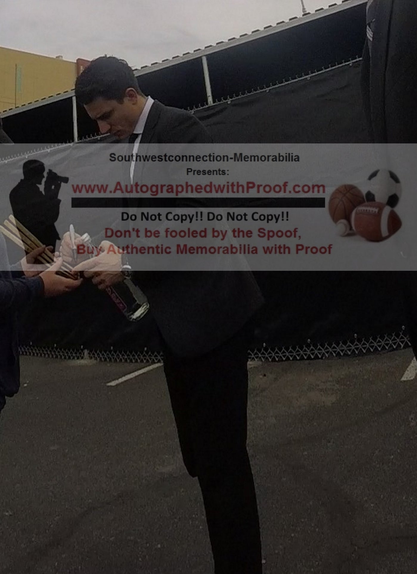 Garnet Hathaway signed photo – signature close-up – Beckett COA