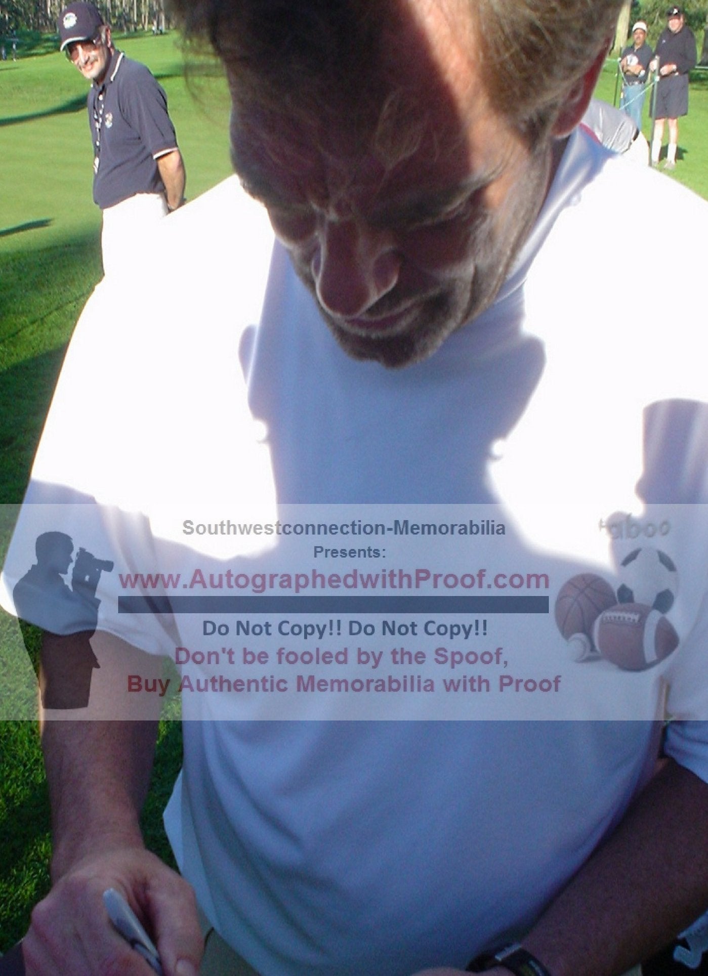 Huey Lewis signed photo – signature close-up – Beckett COA