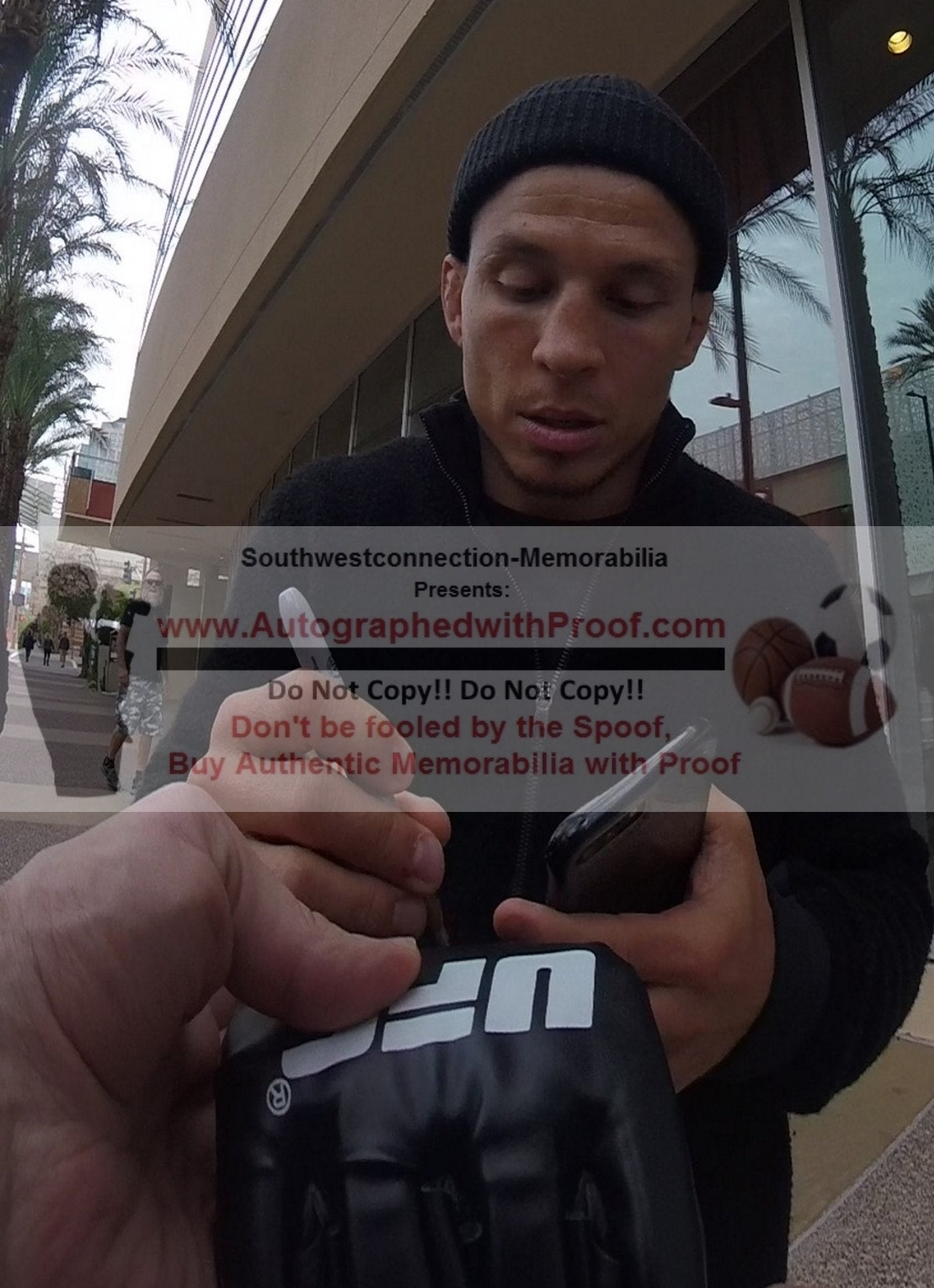 Joe Benavidez Signed UFC Gloves – Beckett BAS
