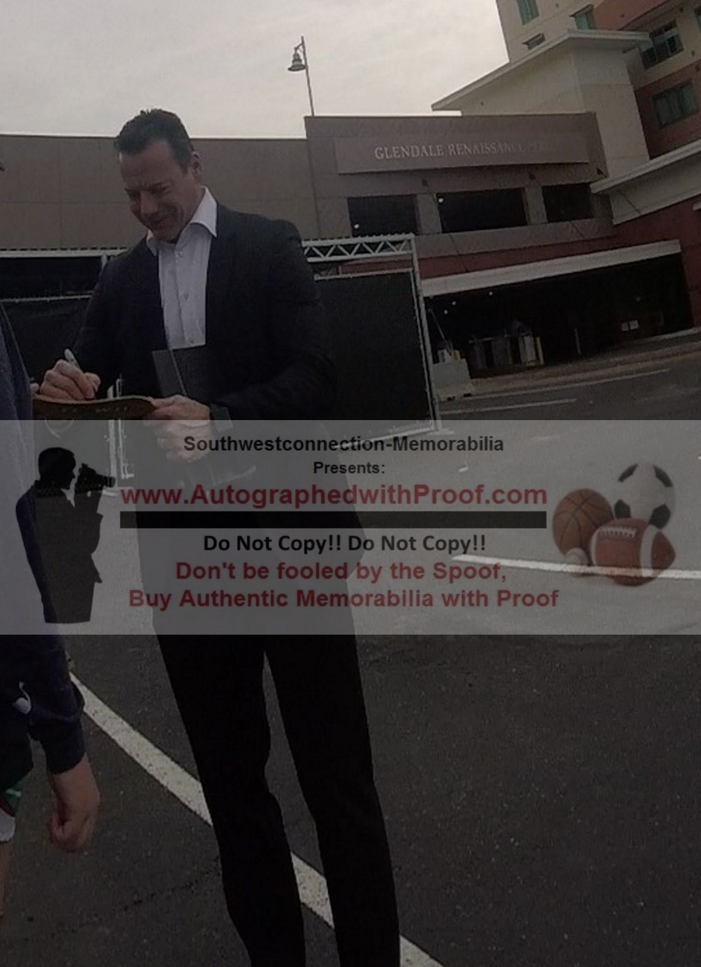 Martin Gelinas signed photo – signature close-up – Beckett COA