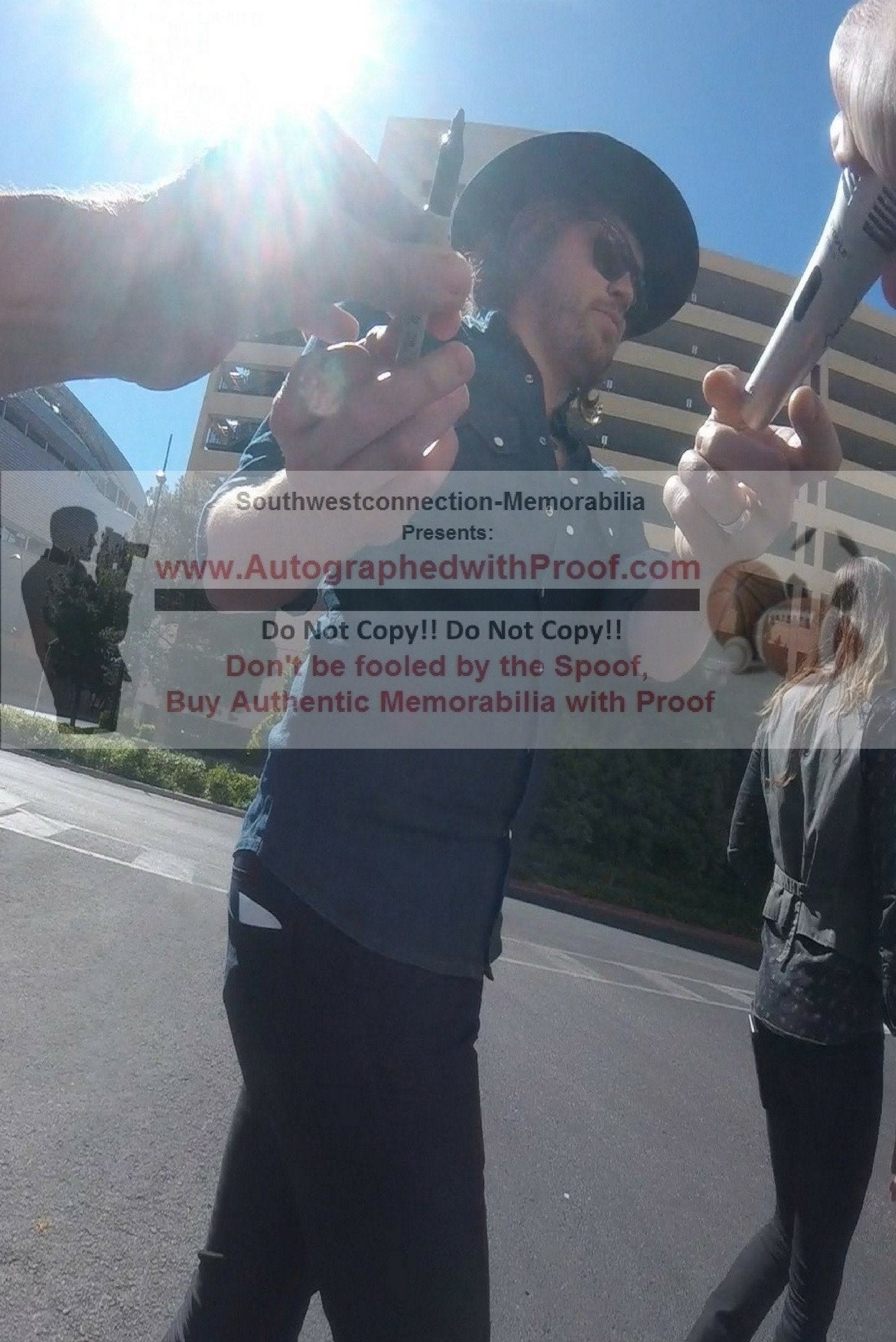 A Thousand Horses Signed Microphone – Beckett BAS