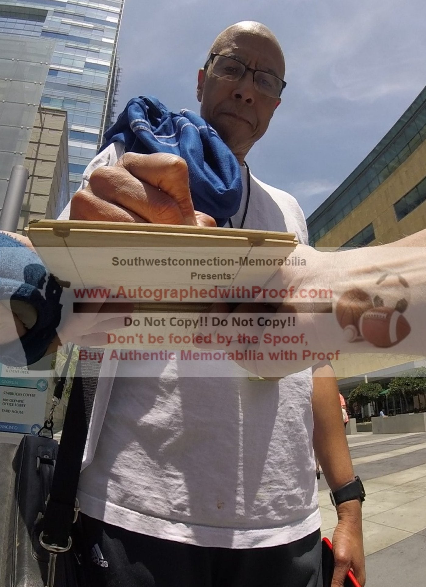 Mychal Thompson signed basketball – signature close-up – Beckett COA