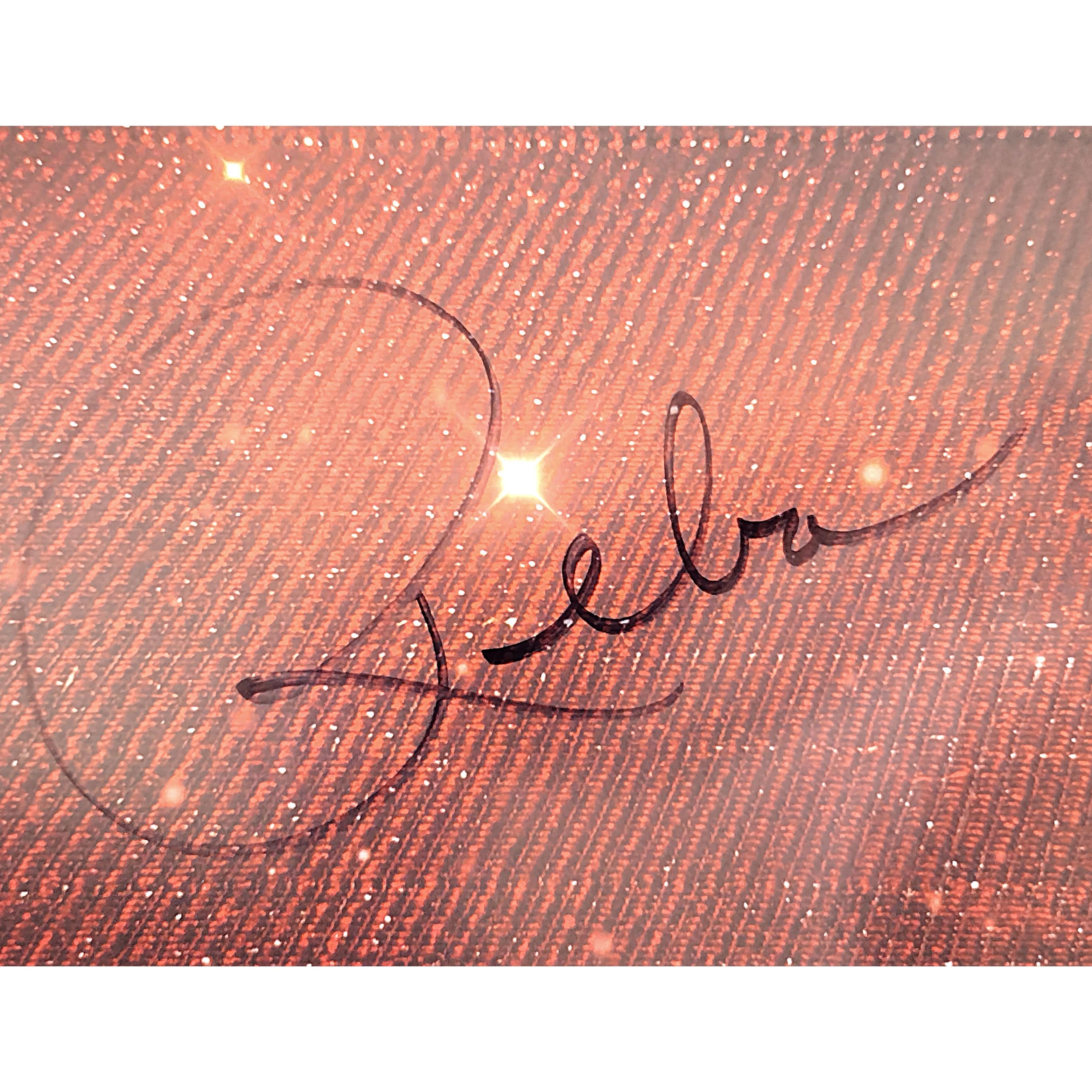Reba McEntire signed photo – signature close-up – Beckett COA