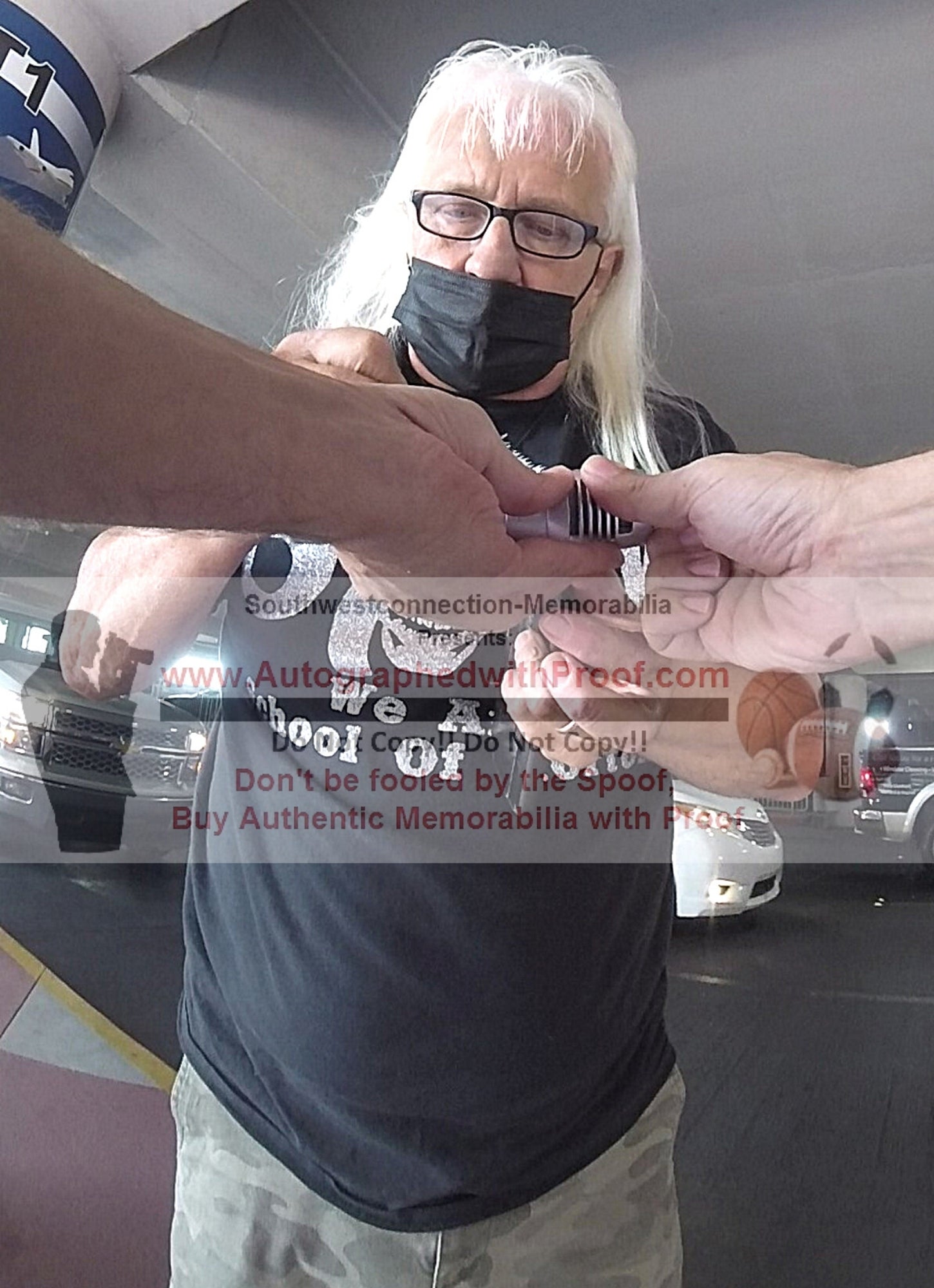 Ricky Morton signed photo – signature close-up – Beckett COA