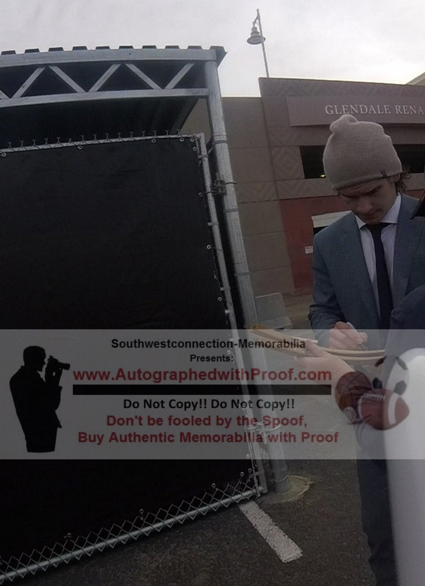 Sean Monahan signed photo – signature close-up – Beckett COA