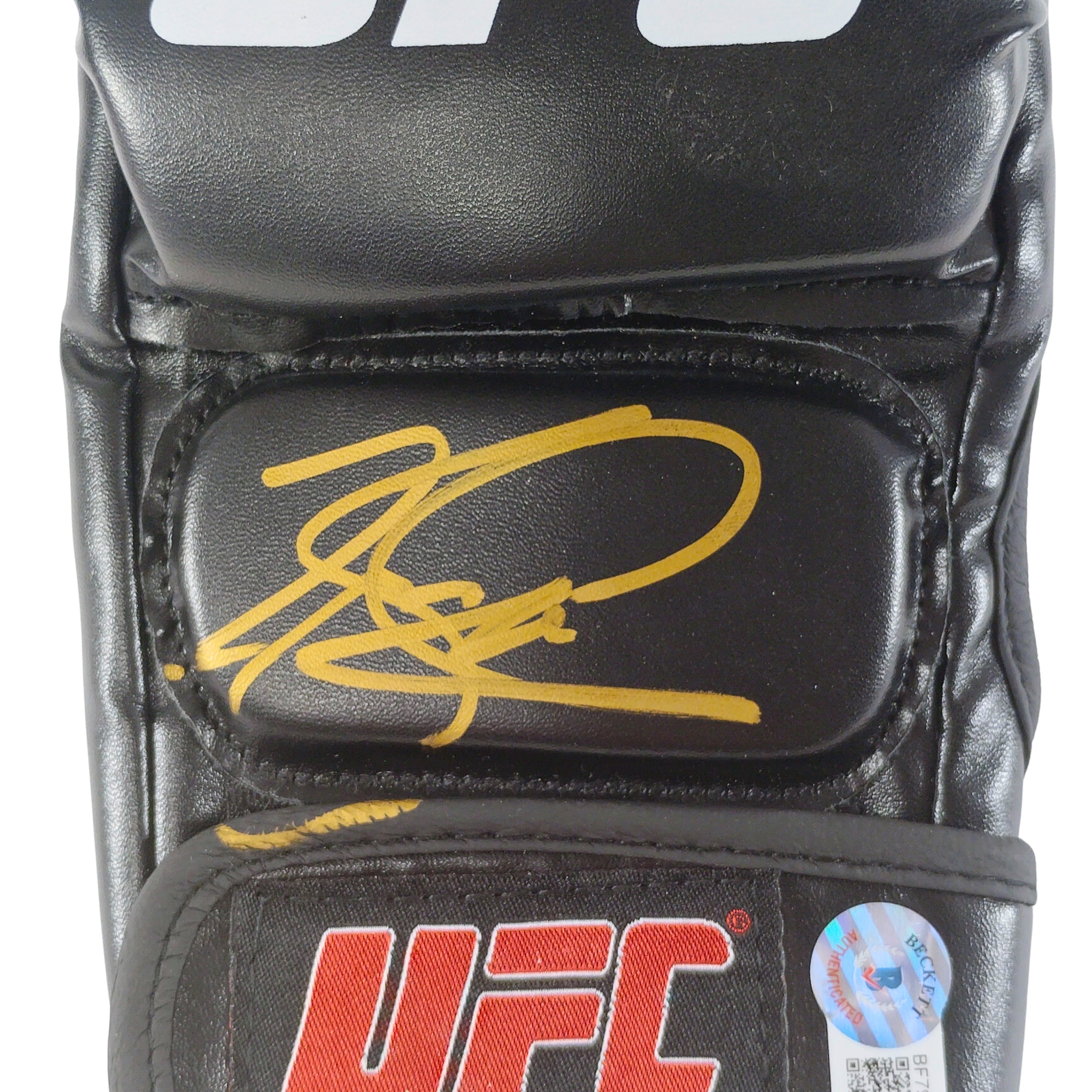Kelvin Gastelum signed memorabilia – signature close-up – Beckett COA