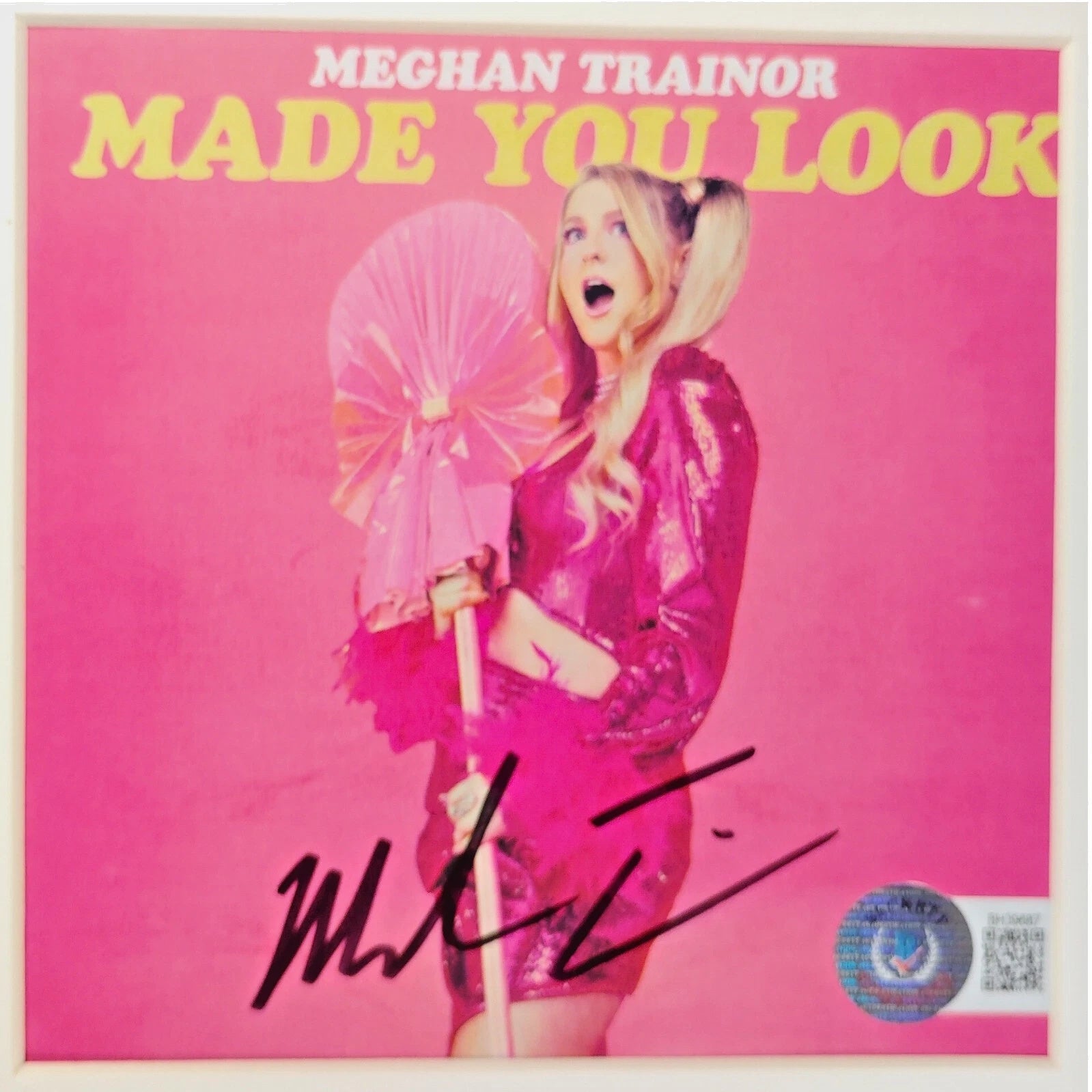 Meghan Trainor signed cd – signature close-up – Beckett COA