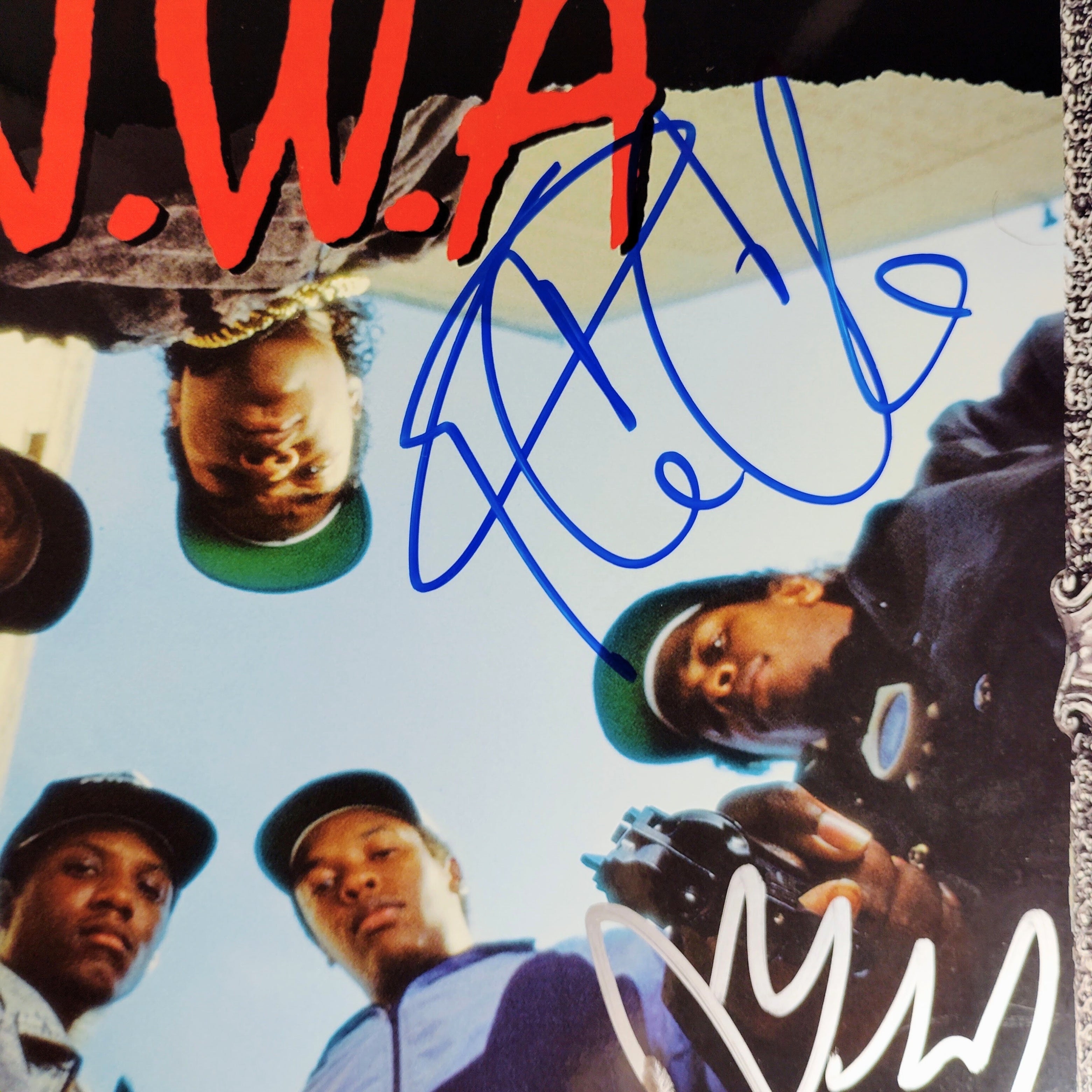 Ice Cube And Dj Yella signed photo – signature close-up – Beckett COA