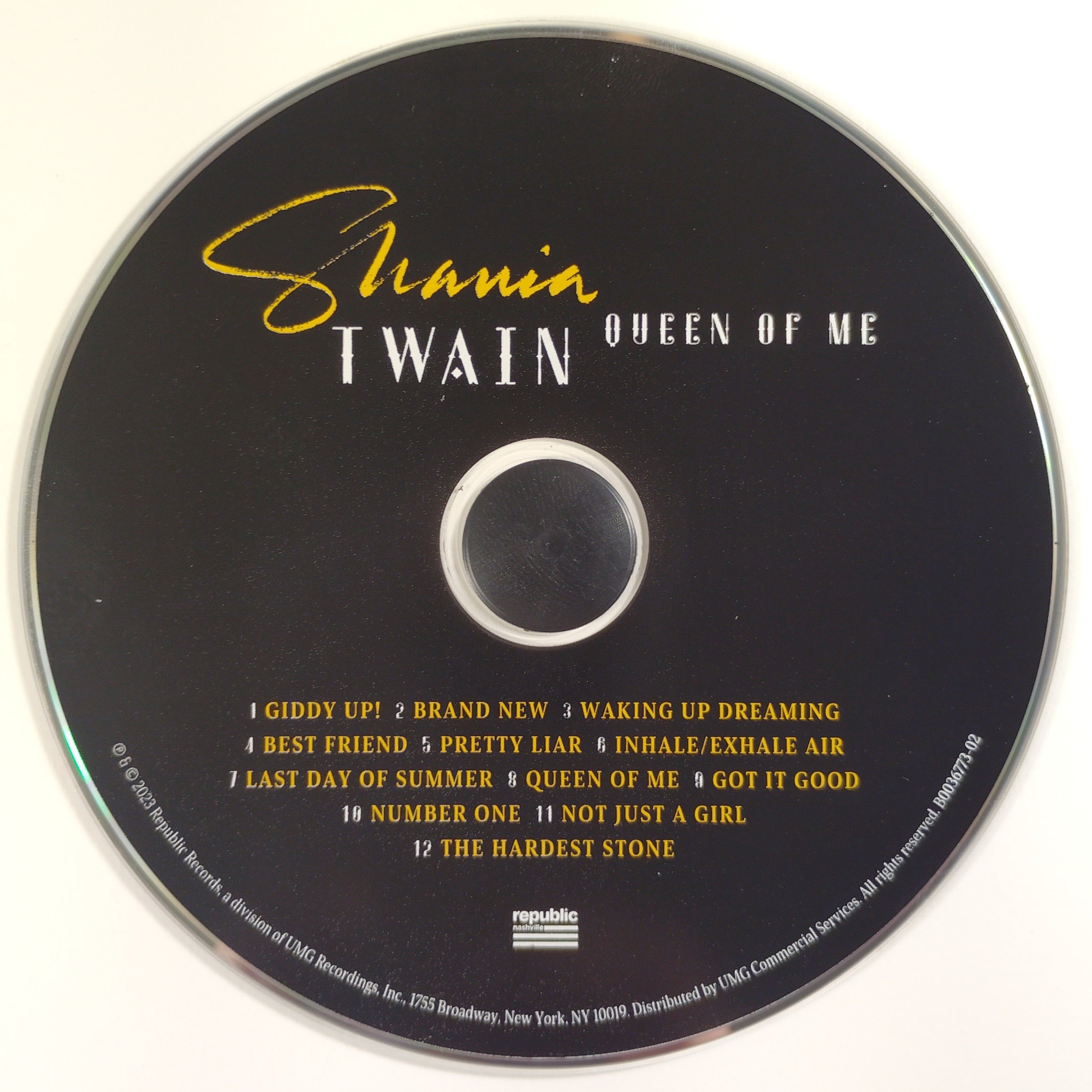 Shania Twain memorabilia autograph – angled display – Beckett COA
