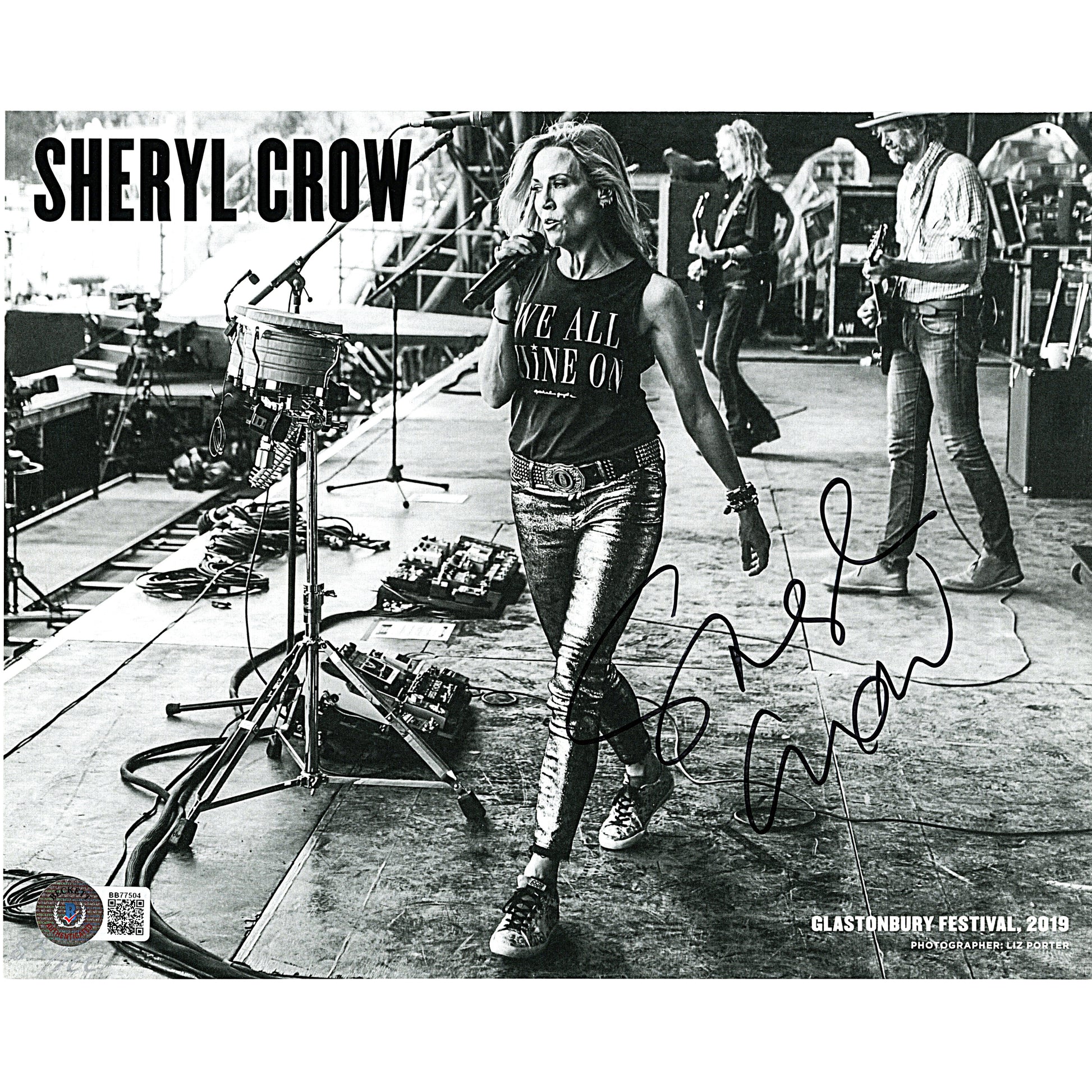 Music- Autographed- Sheryl Crow Signed Glastonbury Festival 8x10 Photo Beckett Certified BB77504