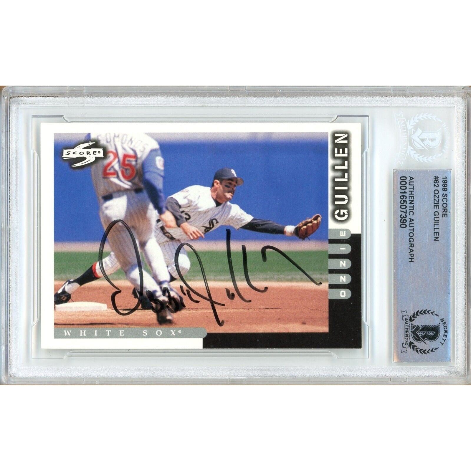 Baseballs- Autographed- Ozzie Guillen Chicago White Sox Signed 1998 Score Baseball Card Beckett Authentic Auto Slab Front