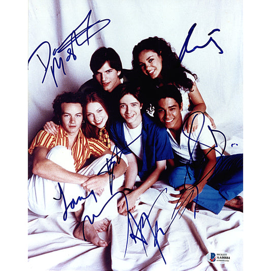 Hollywood- Autographed- That 70s Show Signed 8x10 Photo Featuring All 6 - Ashton Kutcher, Mila Kunis, WIlmer Valderrama, Topher Grace, Laura Prepon, Danny Masterson Beckett BAS 101a