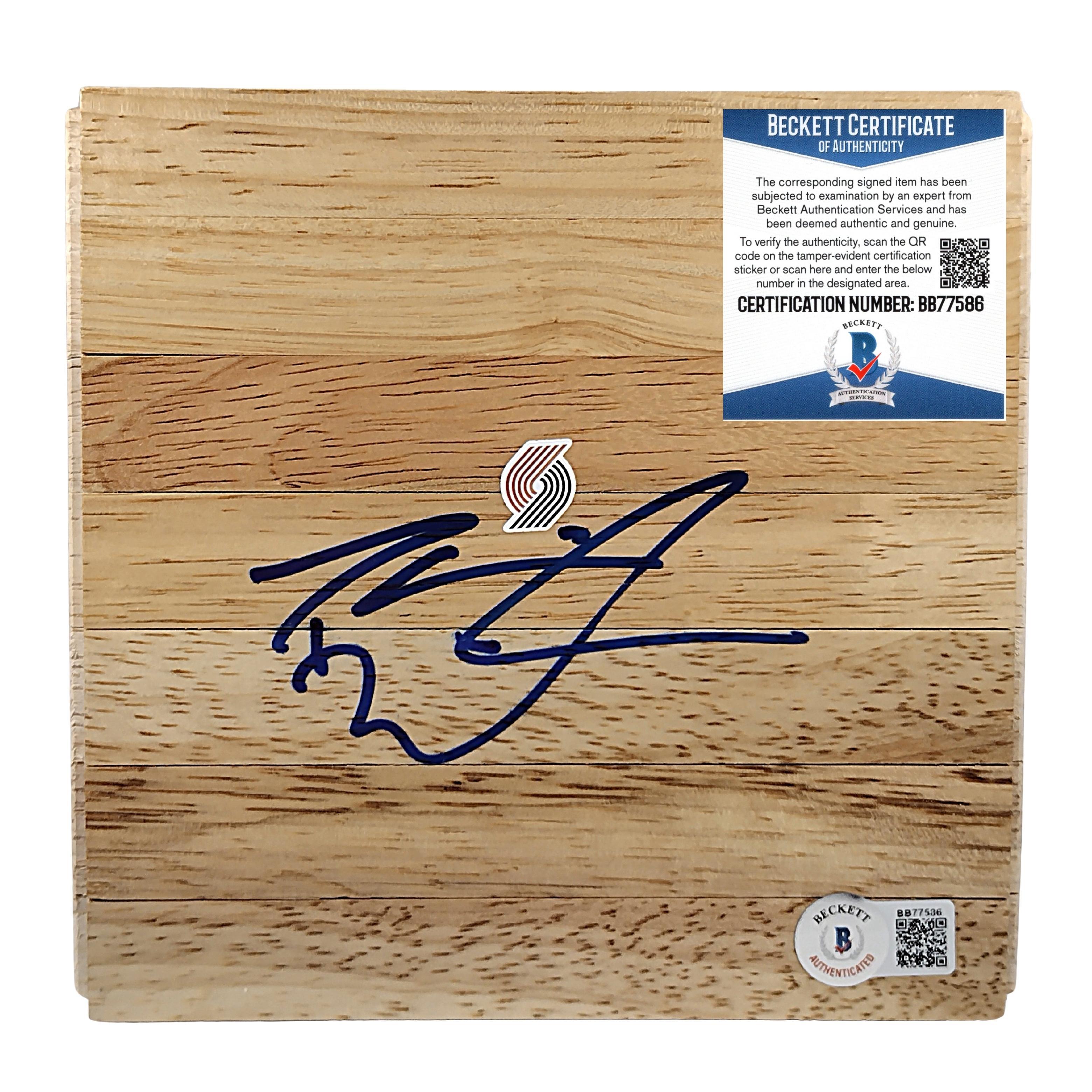 Darius Miles Autographed Basketball – Beckett BAS