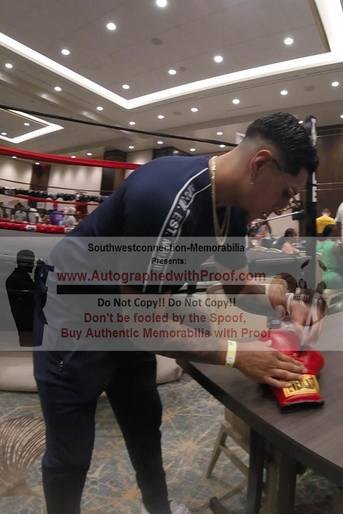 Fernando Vargas Jr. signed memorabilia – signature close-up – Beckett COA
