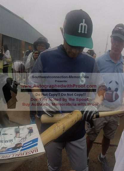 Baseball Bats- Autographed- Ichiro Suzuki Signing Bat, Proof Photo- Seattle Mariners- New York Yankees- Miami Marlins- Orix Bluewave- Beckett BAS Authentication