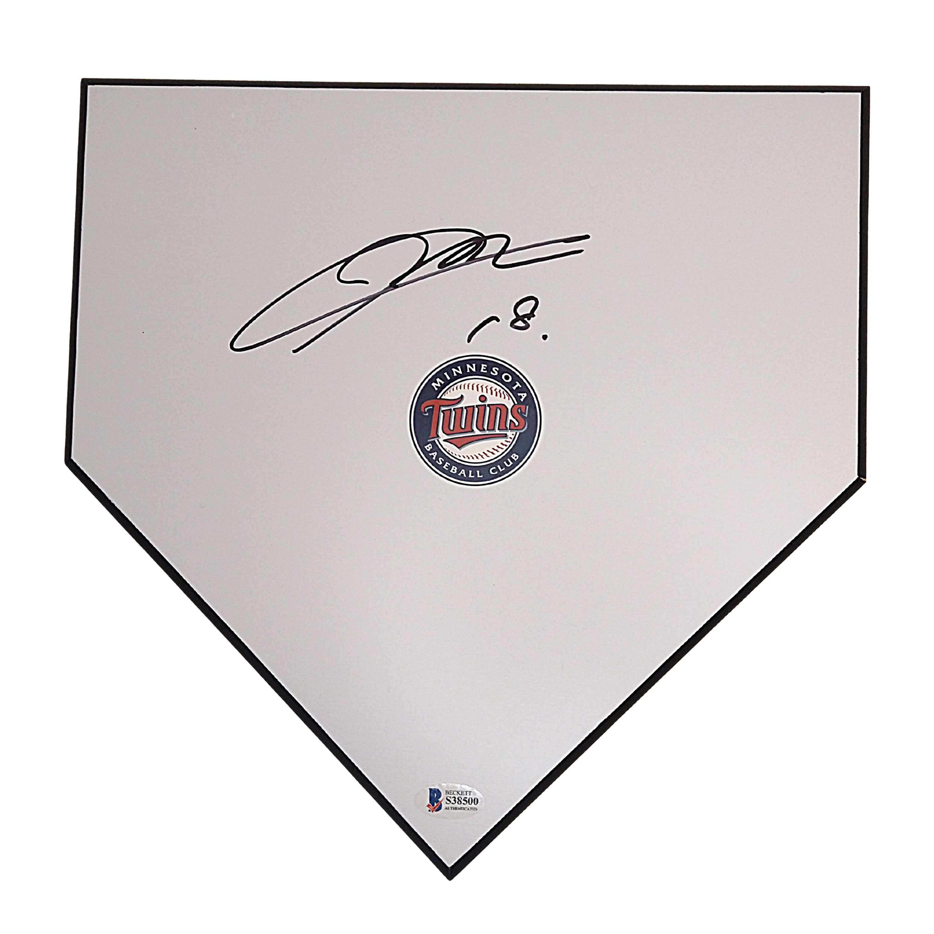 Kenta Maeda signed baseball – signature close-up – Beckett COA