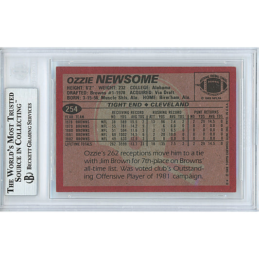 Footballs- Autographed- Ozzie Newsome Signed Cleveland Browns 1983 Topps Football Card Beckett Slabbed 00013799392 - 102