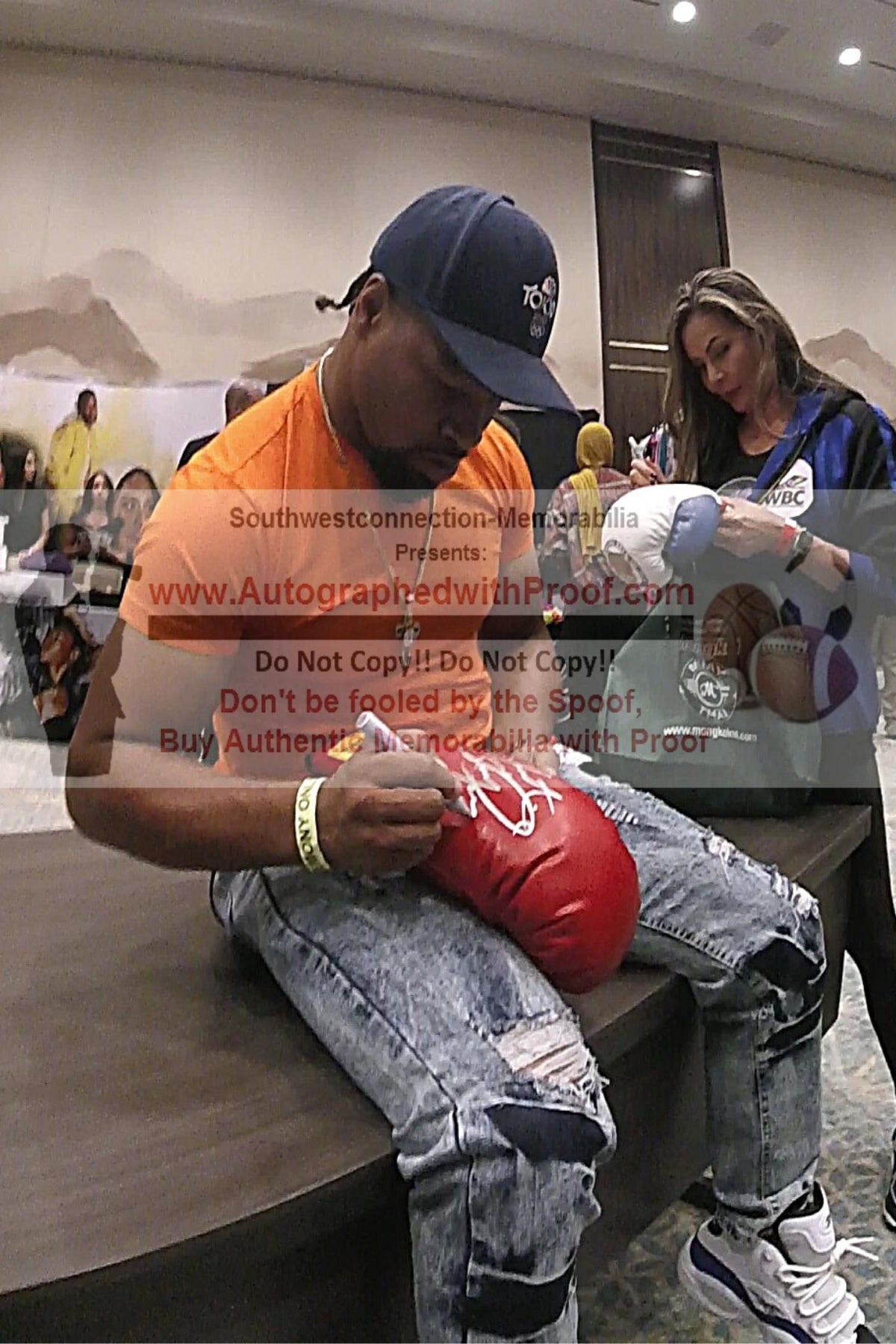 Boxing Gloves- Autographed- Shawn Porter Signing Red Everlast Boxing Glove Silver Signature Proof Photo Beckett Authentication 3