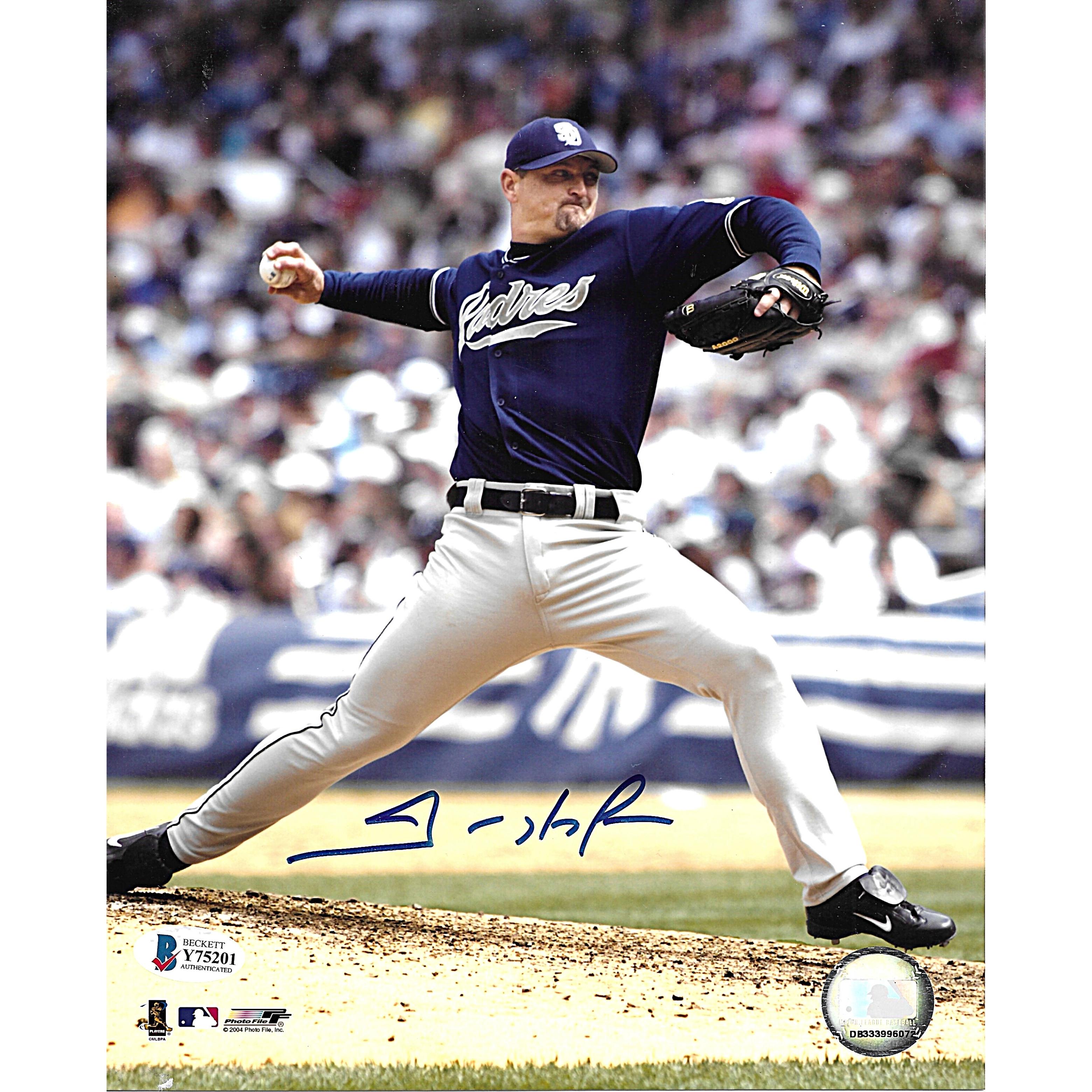 Trevor Hoffman signed baseball – signature close-up – Beckett COA