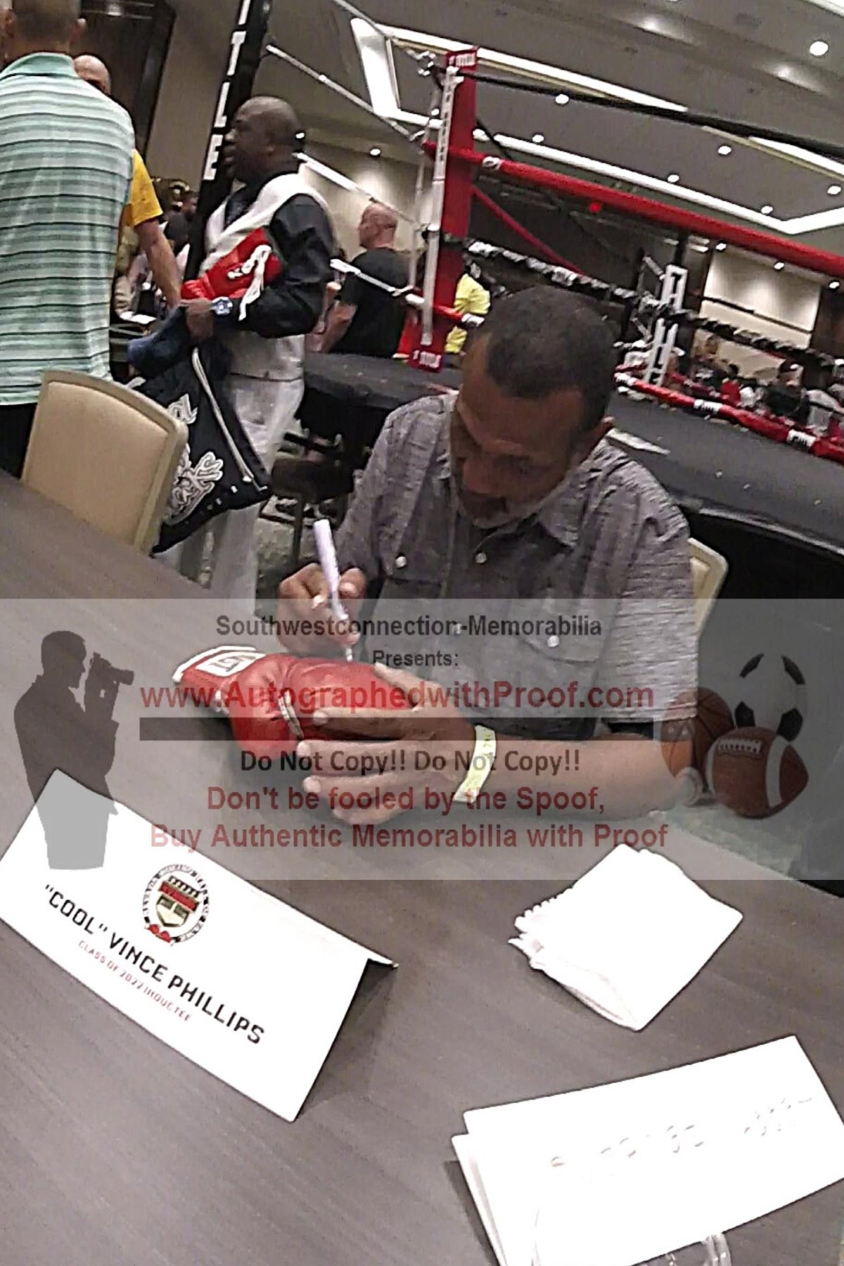 Boxing Gloves- Autographed- Cool Vince Phillips Signing Red Everlast Boxing Glove Proof Photo Beckett Authentication 1